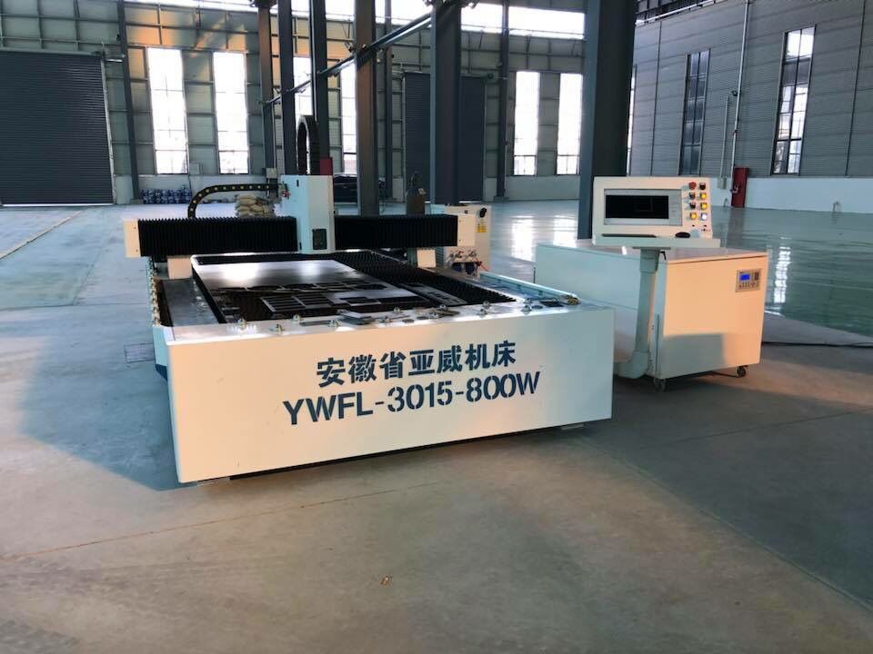 800W Fiber Laser cutting machines 3015.jpg