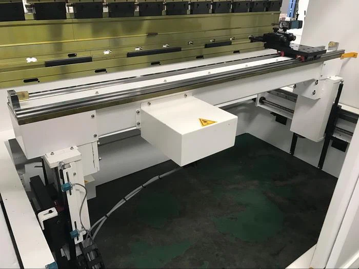 Yawei 8ft cnc brakepress 4 axis back gauges