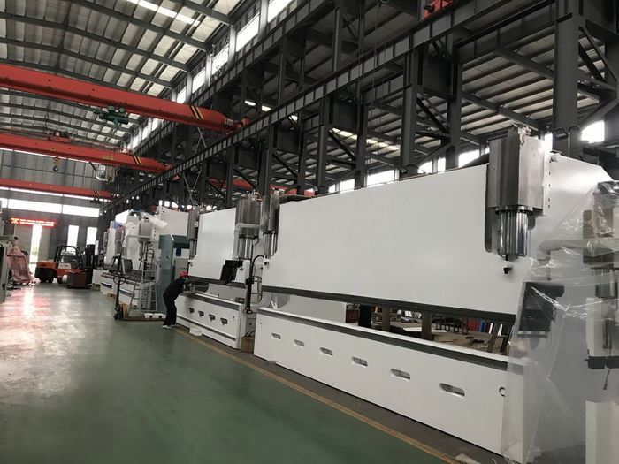 AHYW China yawei 300t6m 400T6M  cnc sheet metal bending machines factory